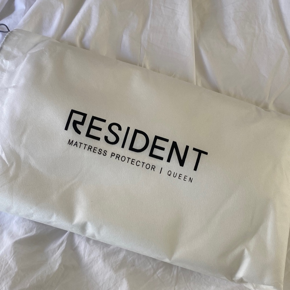 Resident queen mattress protector- new